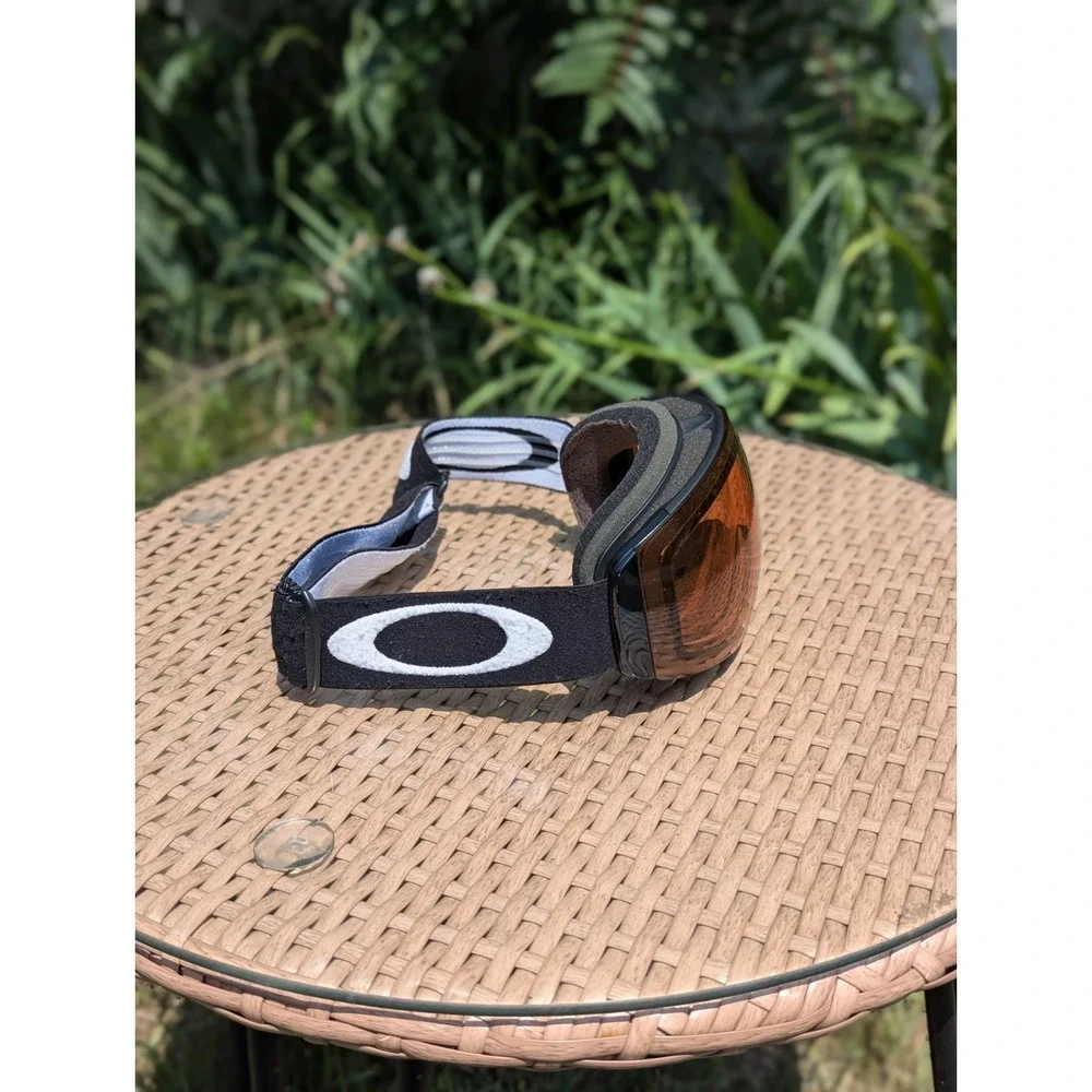 Oakley PRIZM Snow Ski Goggles Black White Amber Lens Snowboard Winter